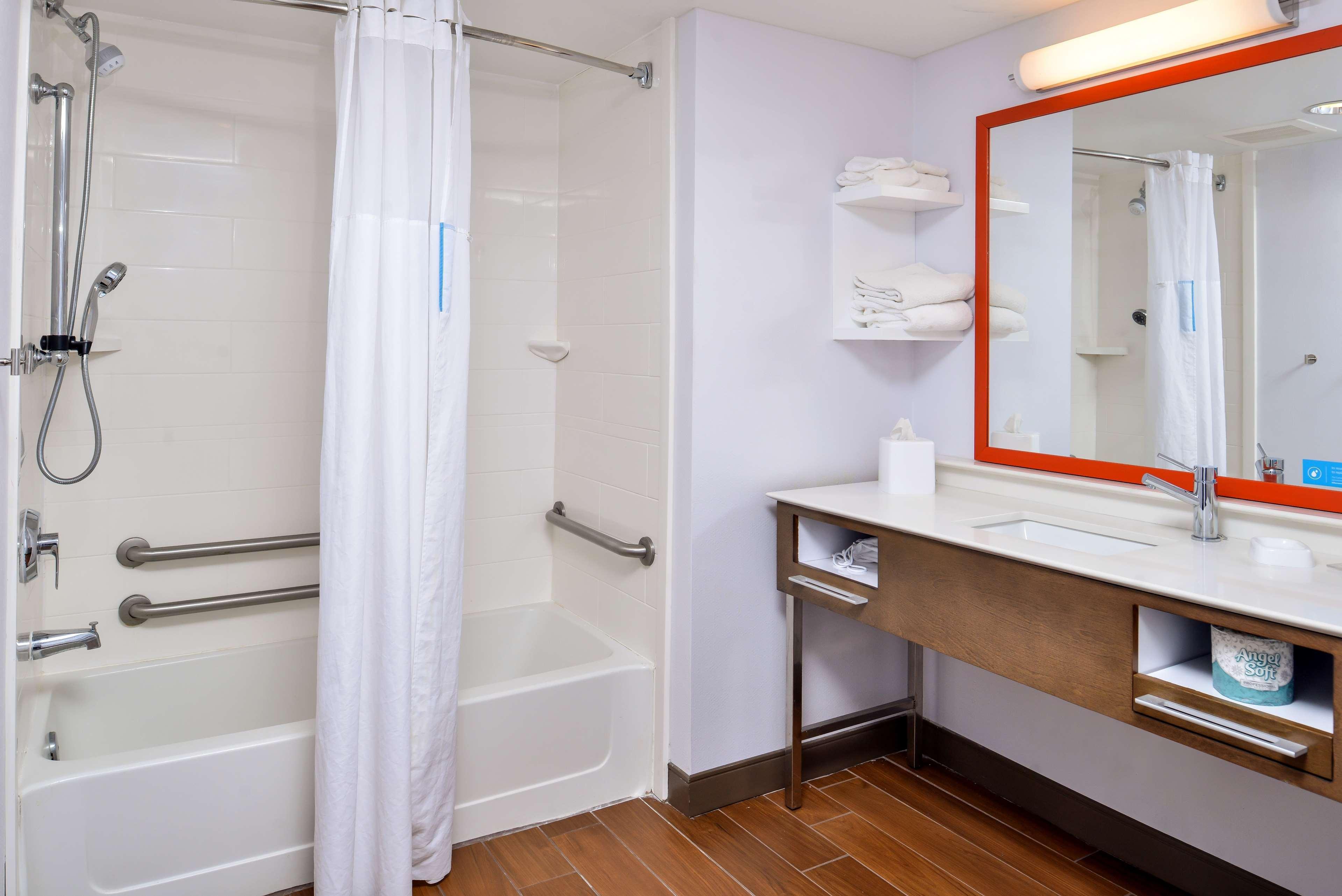 Hampton Inn Емпория Екстериор снимка