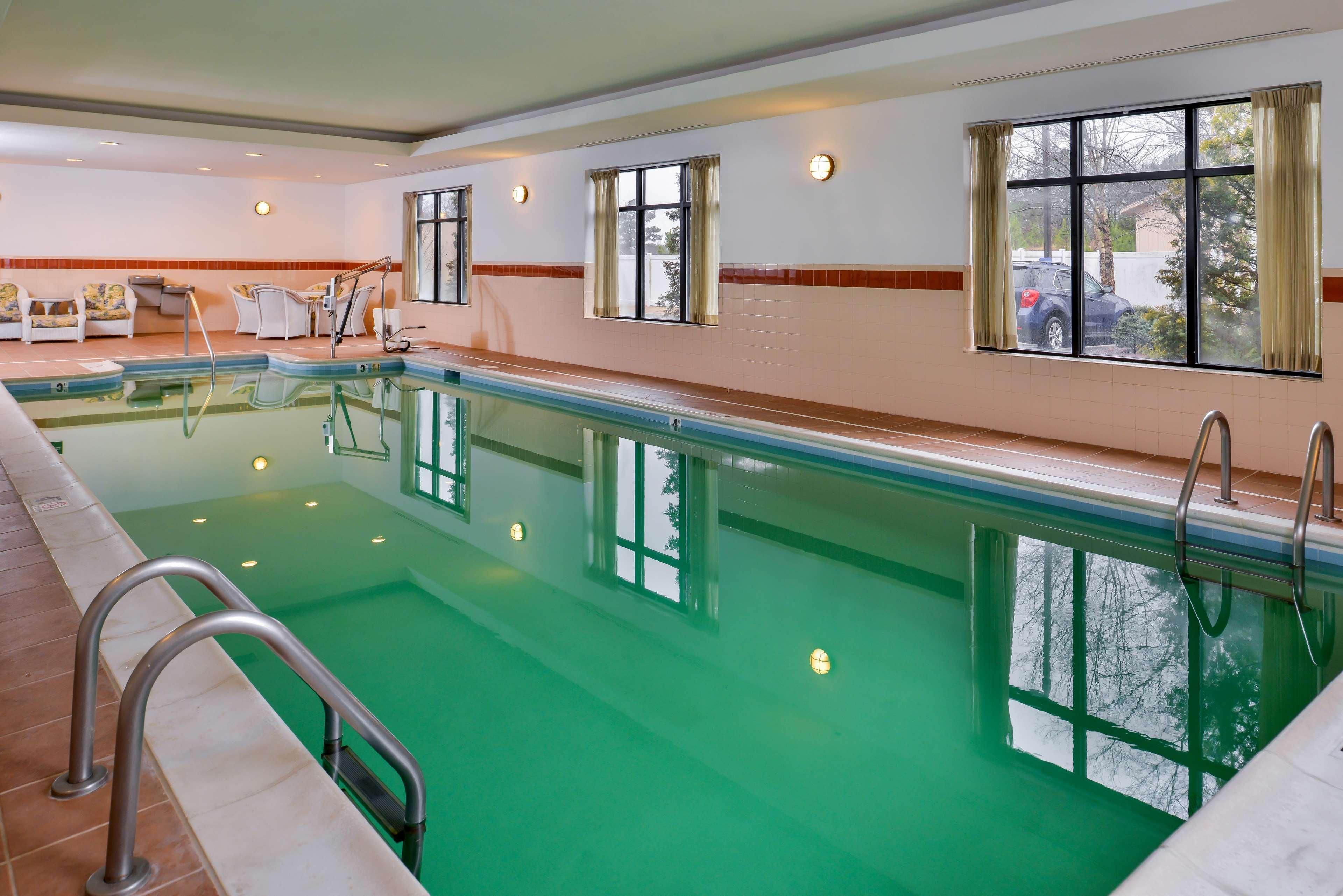 Hampton Inn Емпория Екстериор снимка