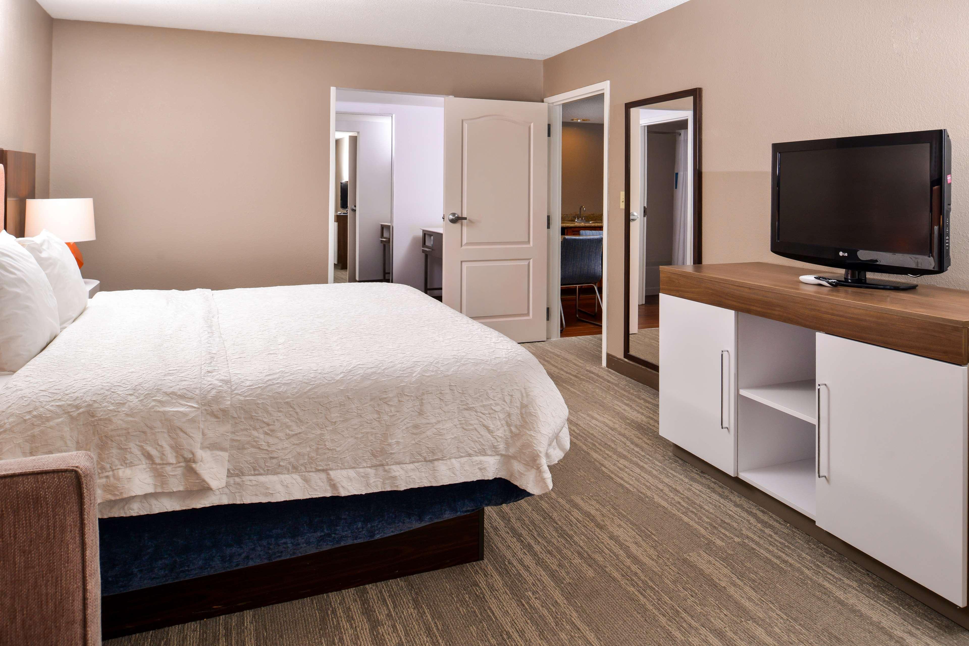 Hampton Inn Емпория Екстериор снимка