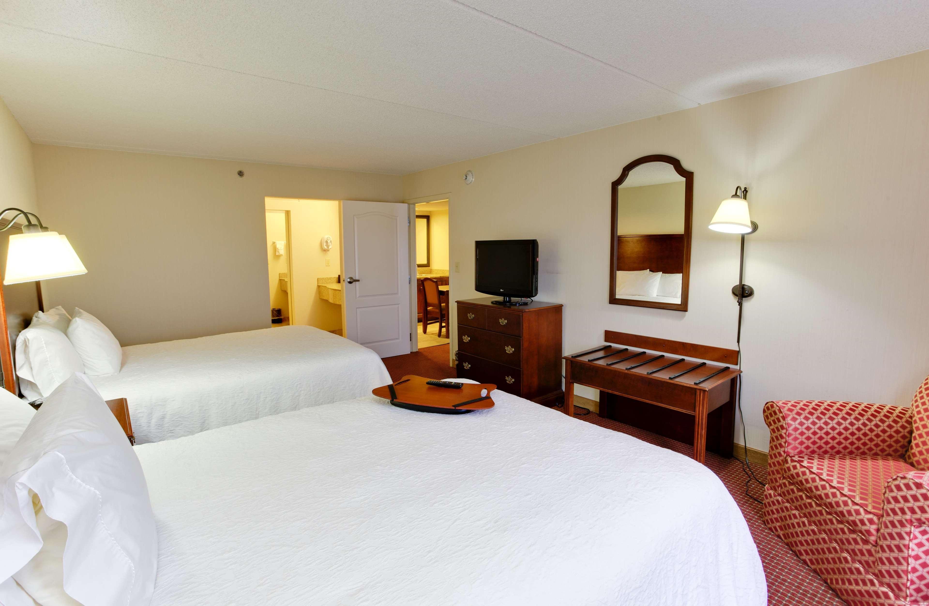 Hampton Inn Емпория Екстериор снимка