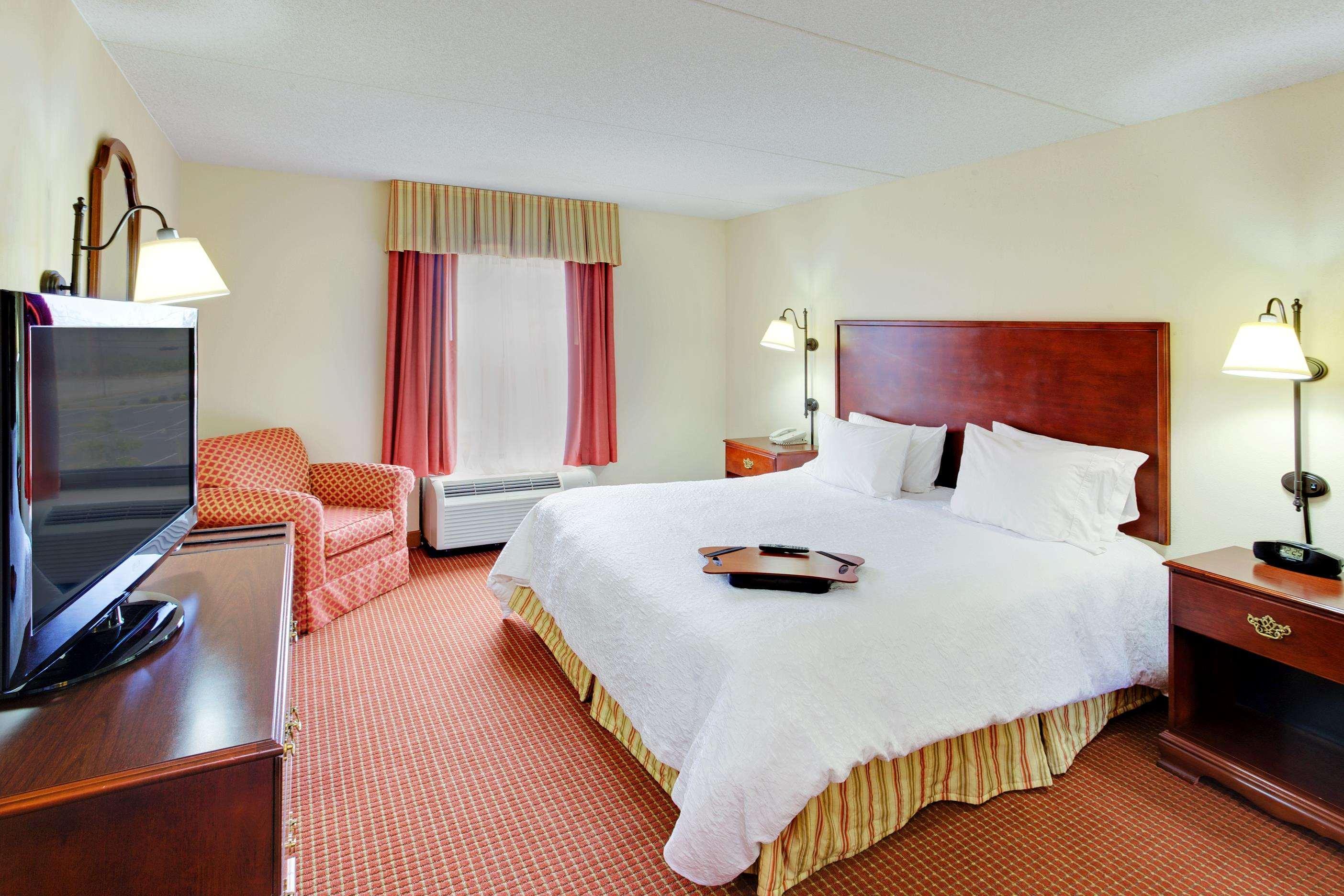 Hampton Inn Емпория Екстериор снимка