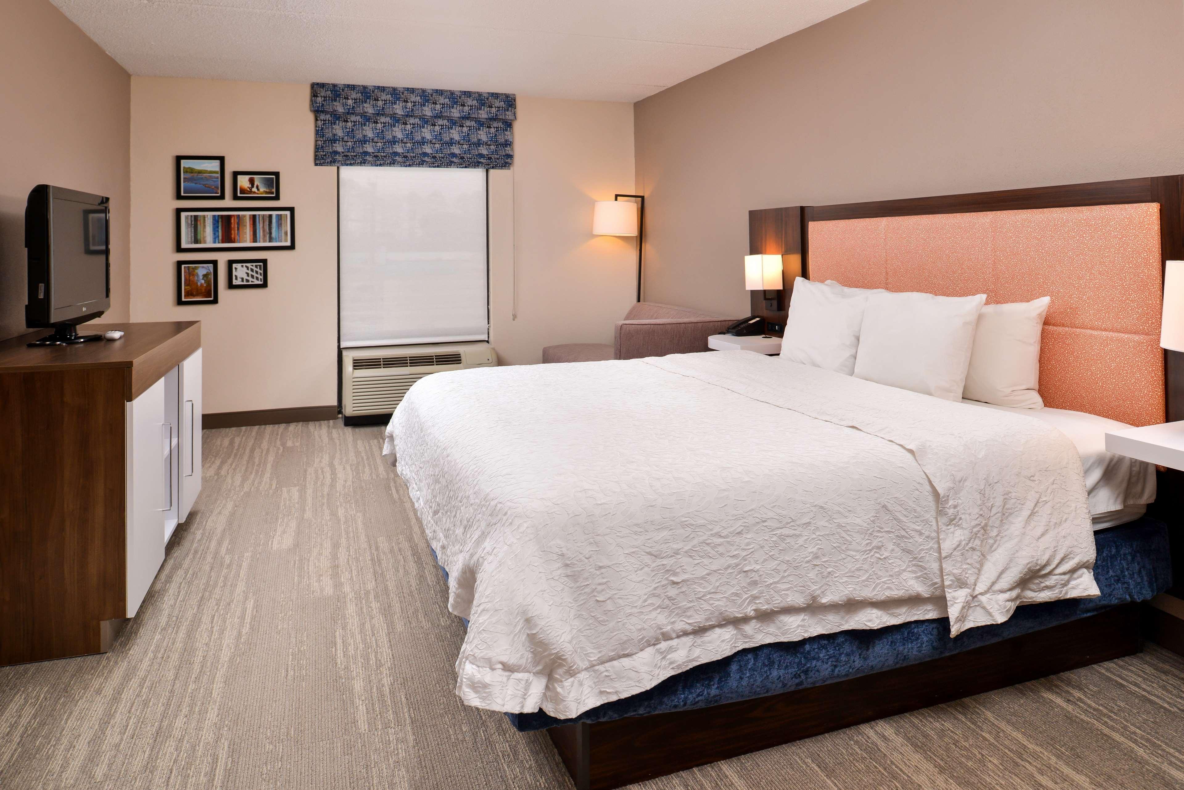 Hampton Inn Емпория Екстериор снимка