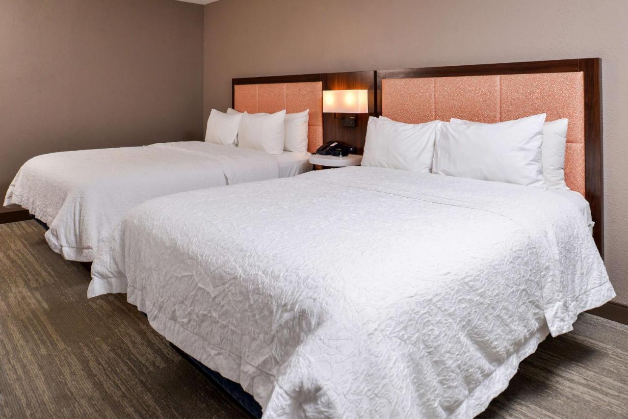 Hampton Inn Емпория Екстериор снимка