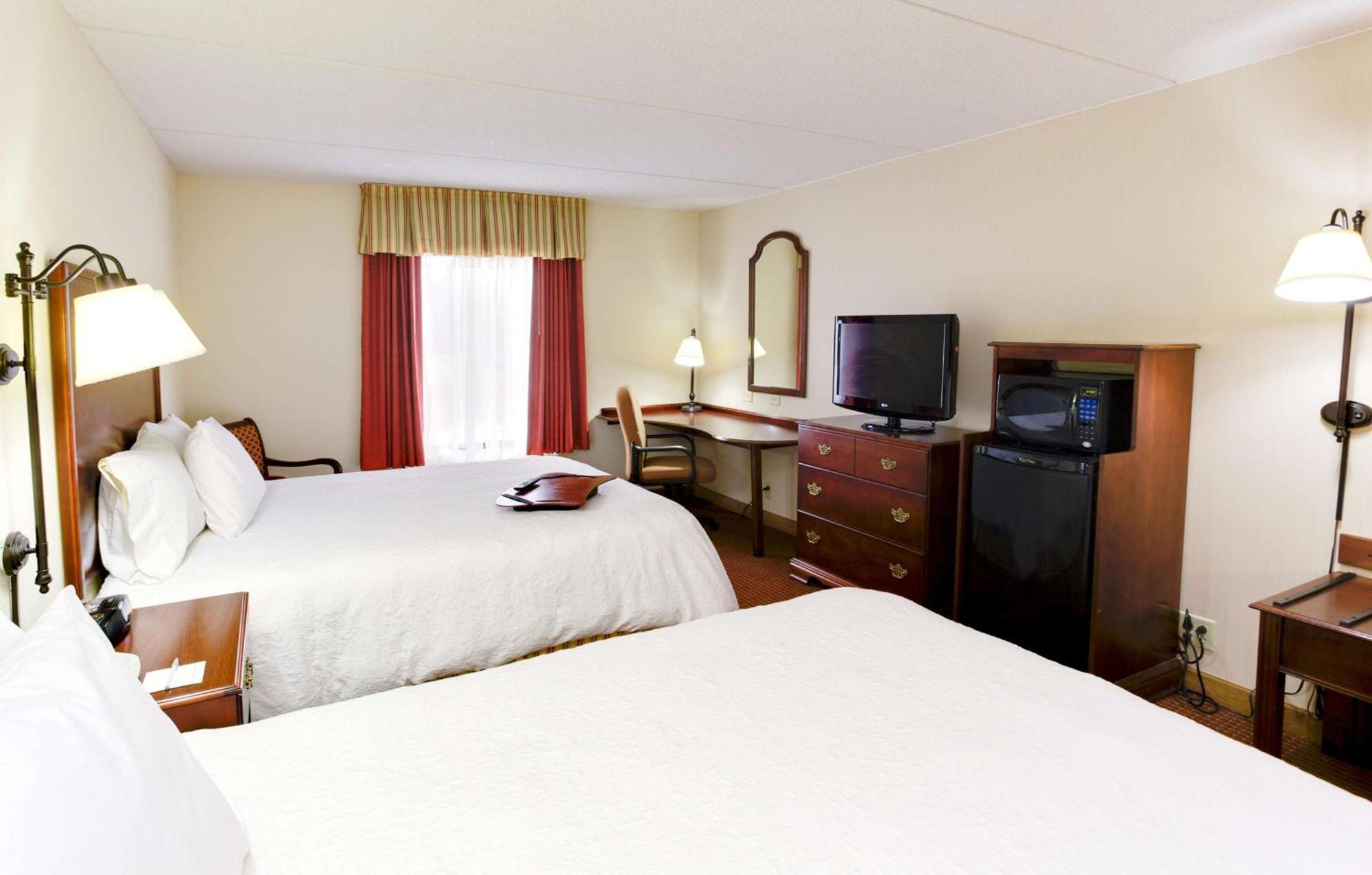 Hampton Inn Емпория Екстериор снимка