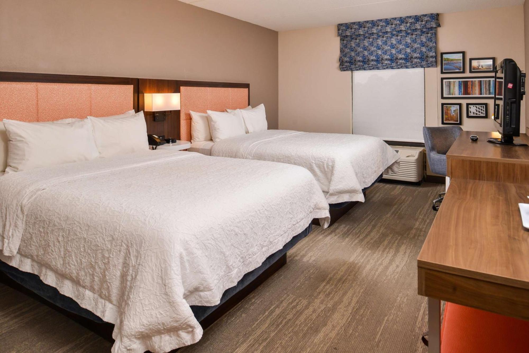 Hampton Inn Емпория Екстериор снимка