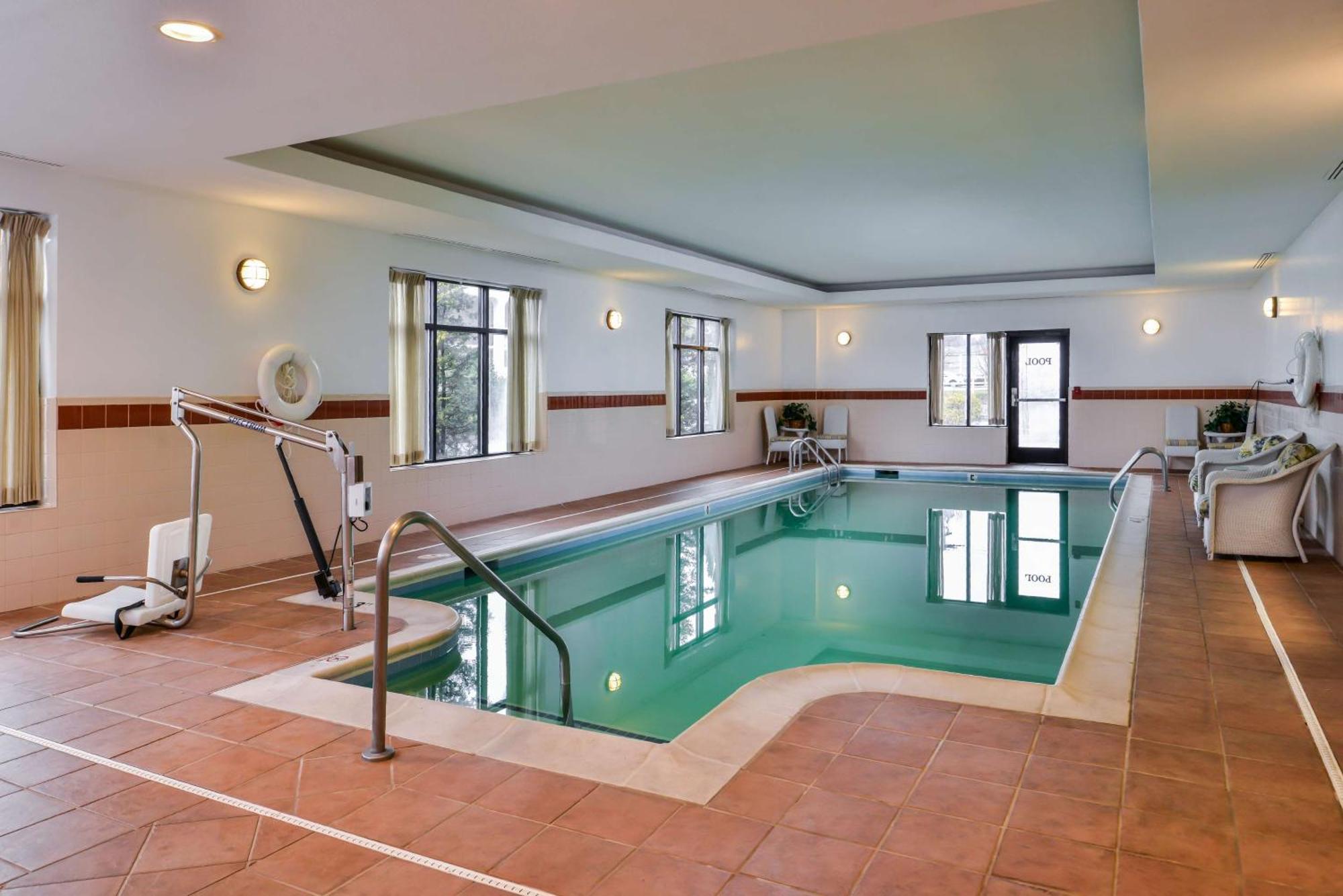 Hampton Inn Емпория Екстериор снимка